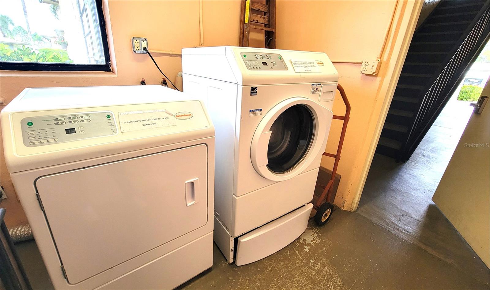 VILLAS DE GOLF CONDO - Residential