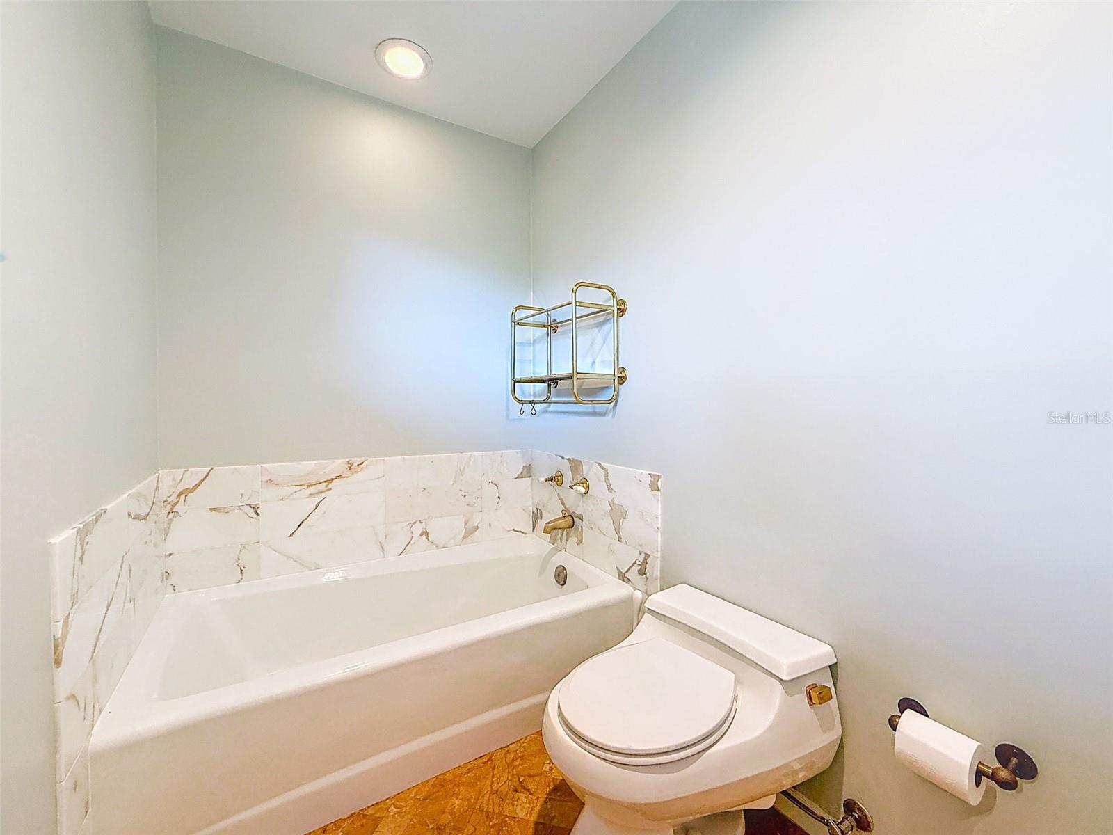 AUTUMN WOODS-UNIT III - Residential Lease