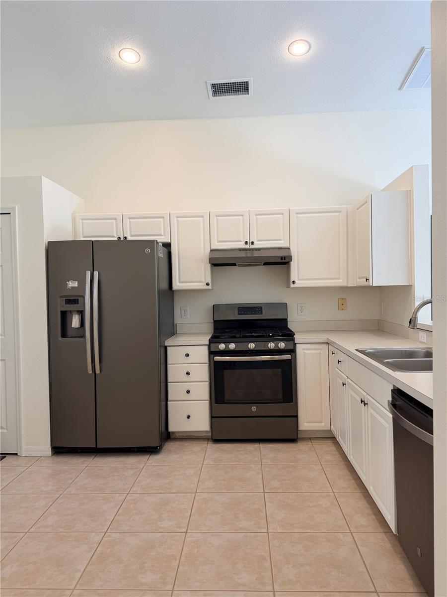 4211 SHADOW CREEK CIRCLE