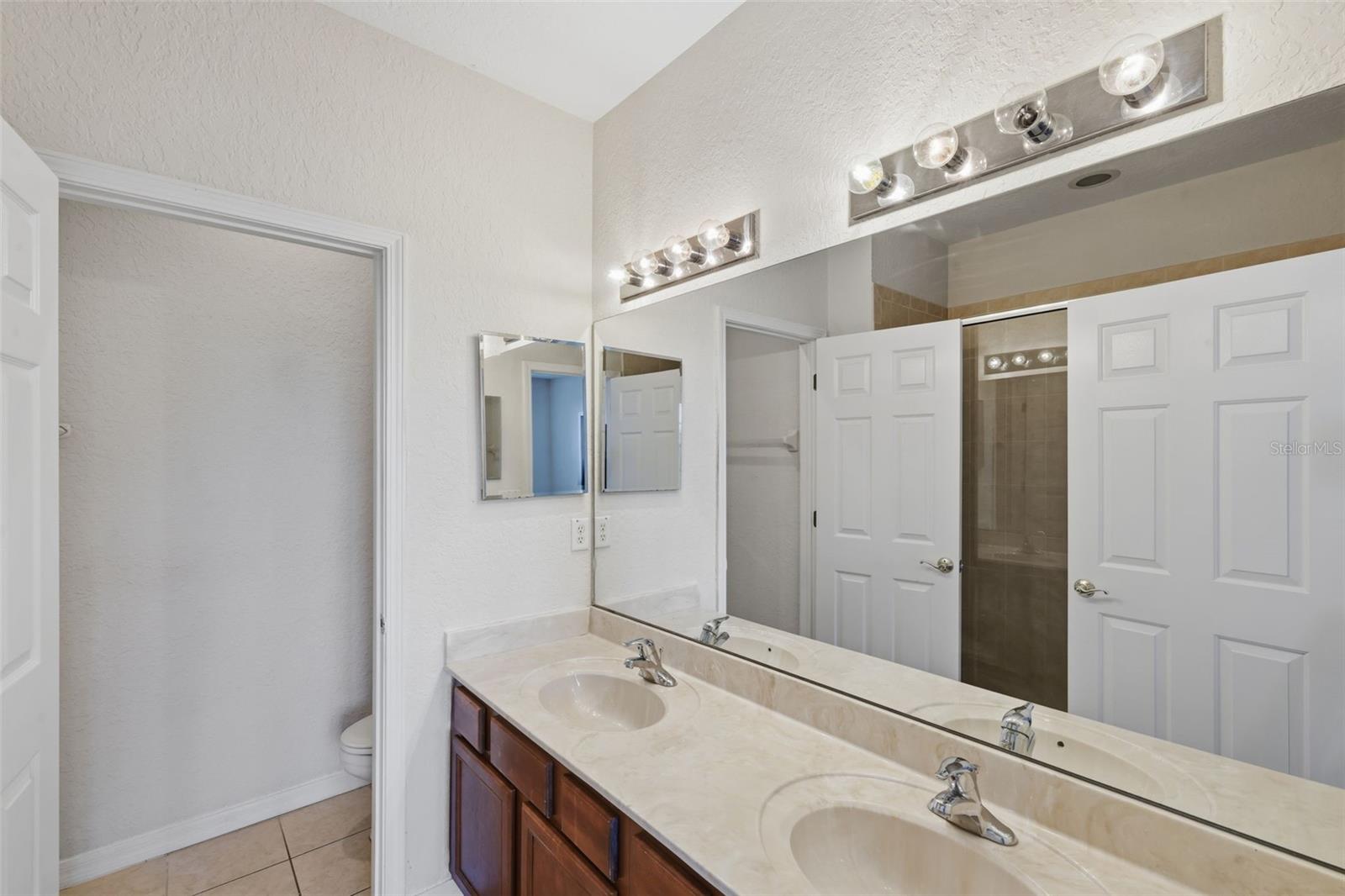 SEVEN OAKS - Residential