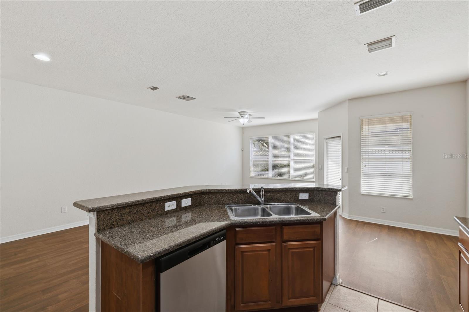 SEVEN OAKS - Residential