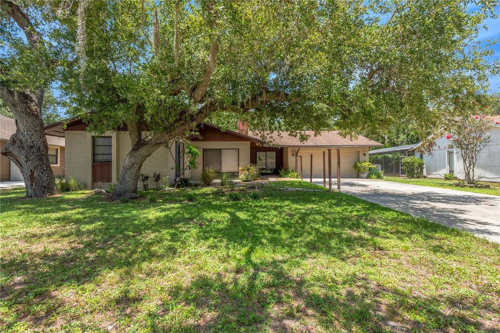 Photo of 213 Whispering Oaks Court, Sarasota, FL 34232 (MLS # A4700120)