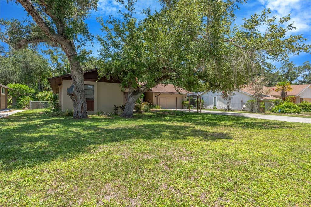 Photo of 213 Whispering Oaks Court, Sarasota, FL 34232 (MLS # A4700120)