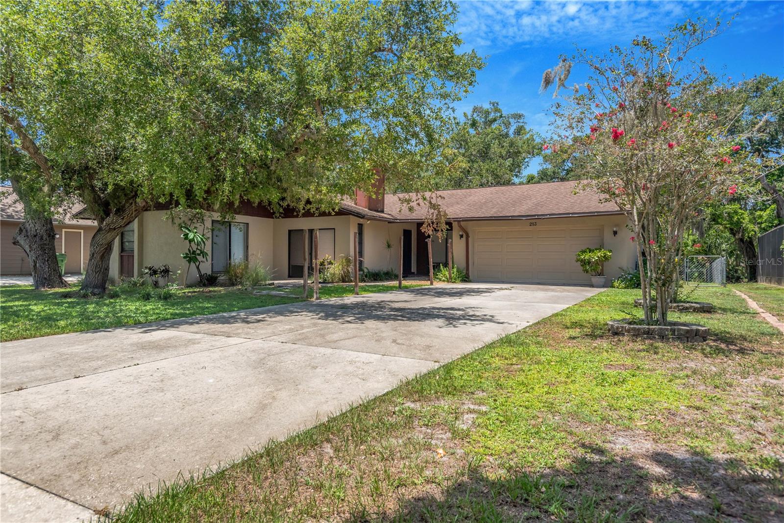 213 WHISPERING OAKS COURT