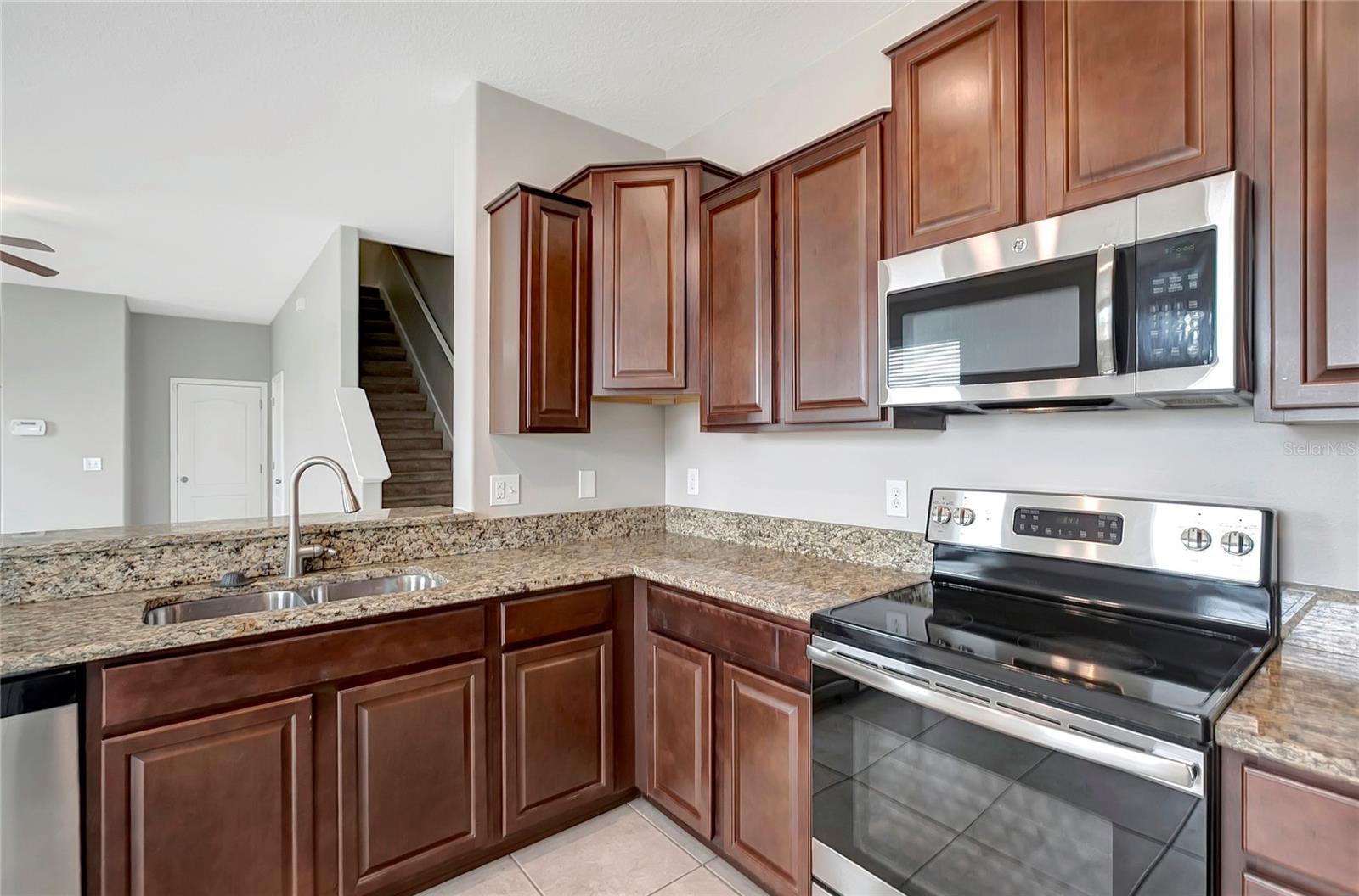 HAWKS POINT PH N TWNHMS - Residential