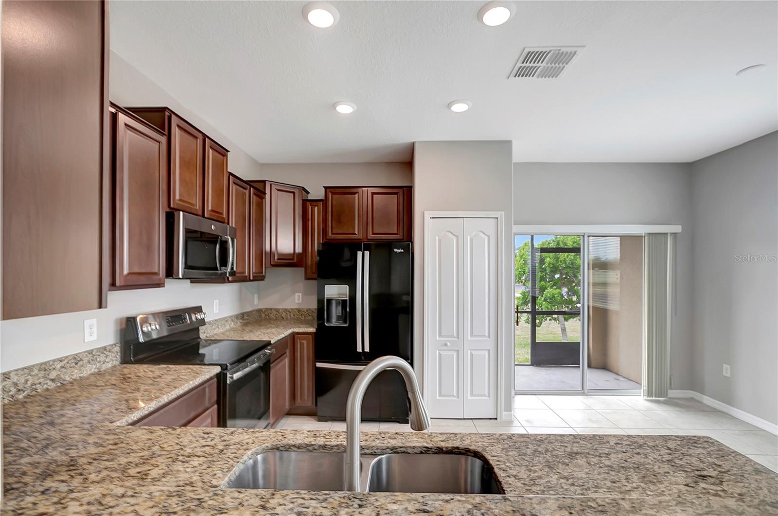 HAWKS POINT PH N TWNHMS - Residential