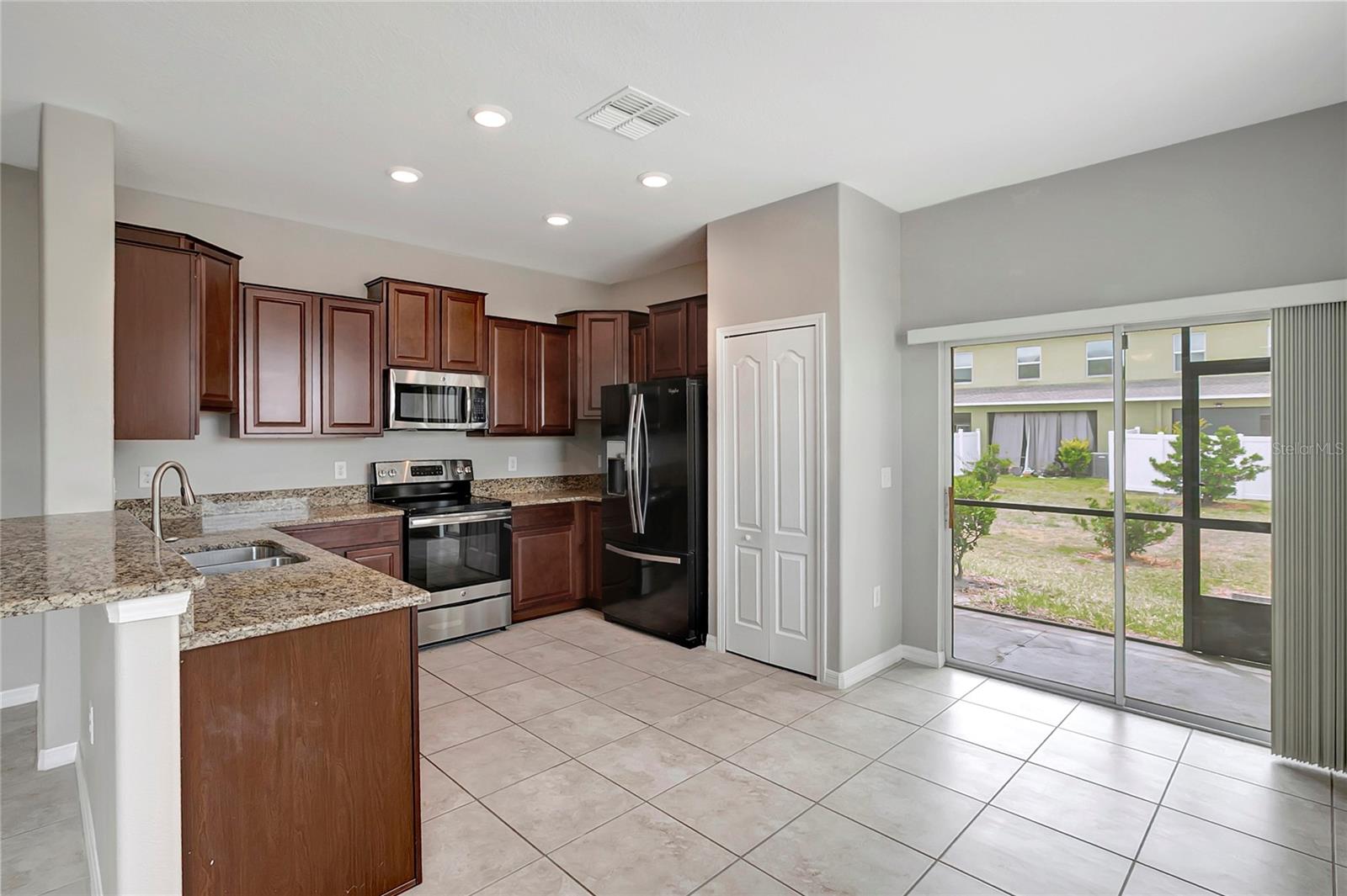 HAWKS POINT PH N TWNHMS - Residential