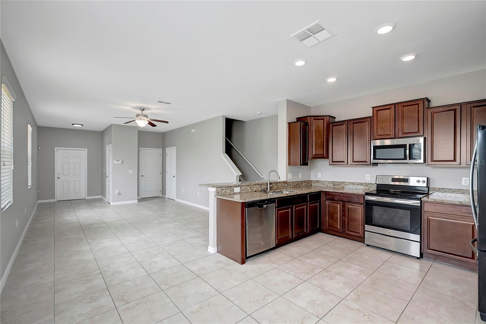 HAWKS POINT PH N TWNHMS - Residential