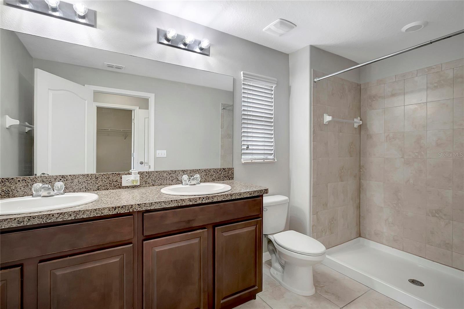 HAWKS POINT PH N TWNHMS - Residential