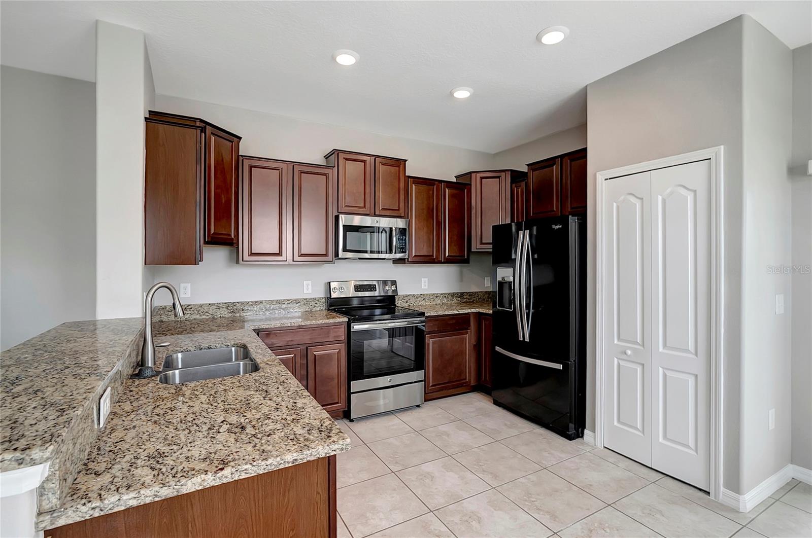 HAWKS POINT PH N TWNHMS - Residential