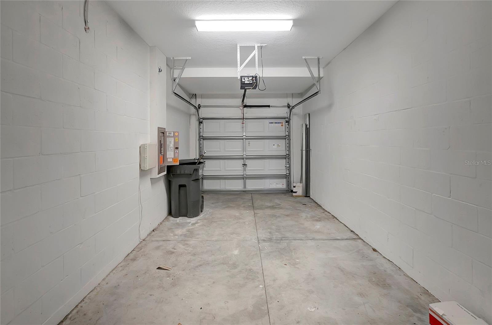 HAWKS POINT PH N TWNHMS - Residential