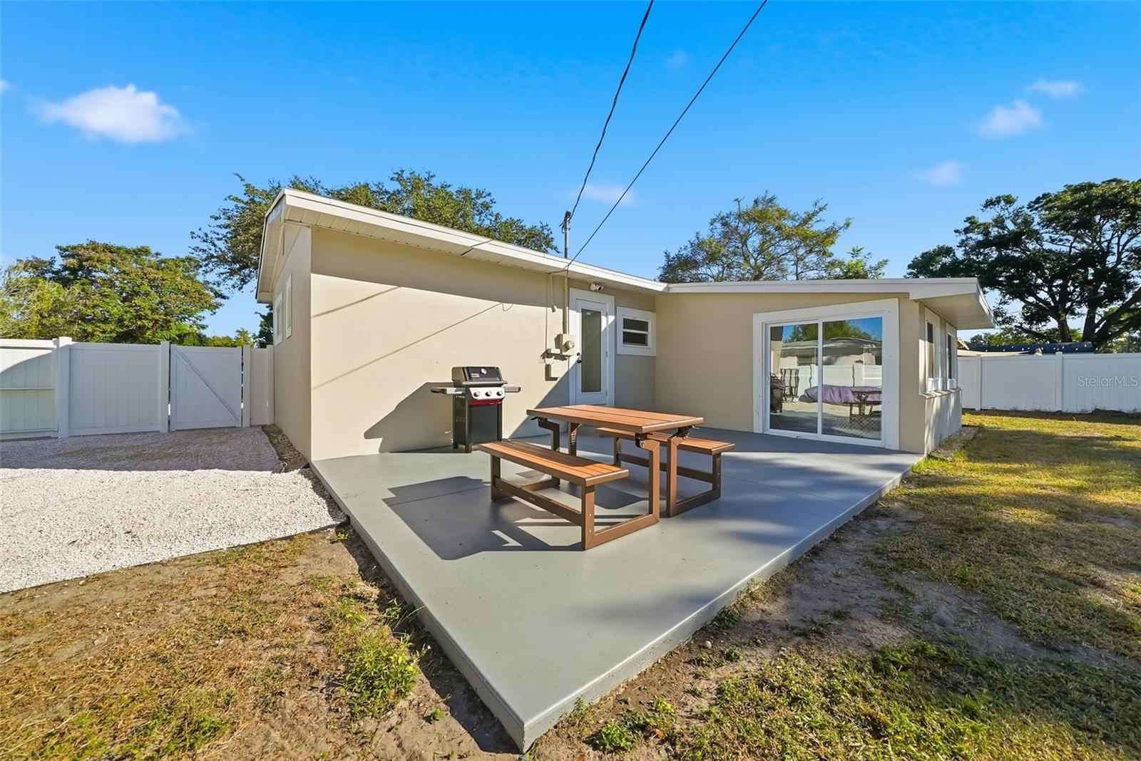 COLONIAL PARKS REP - Residential Lease