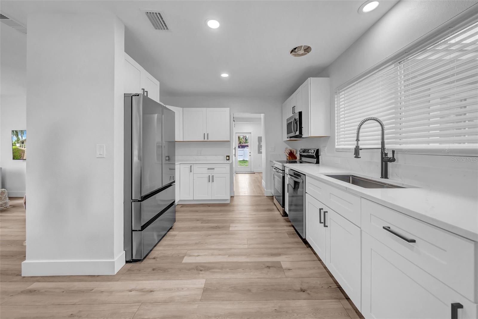 COLONIAL PARKS REP - Residential Lease