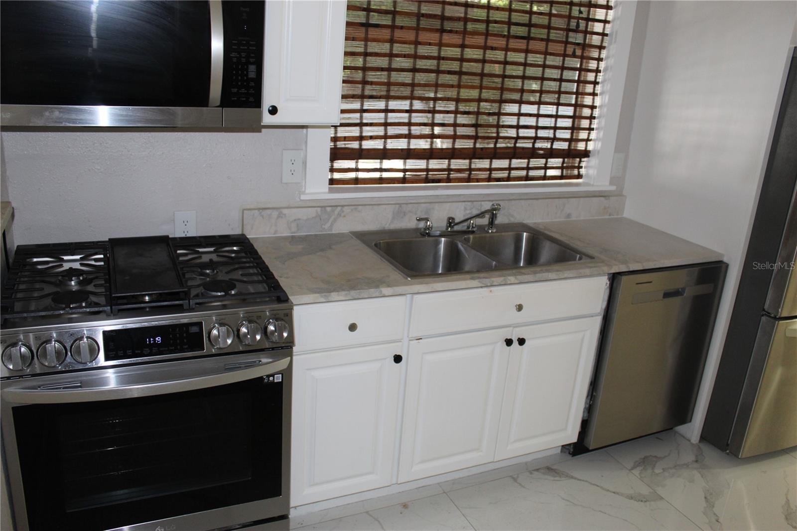 LA PALOMA - Residential Lease