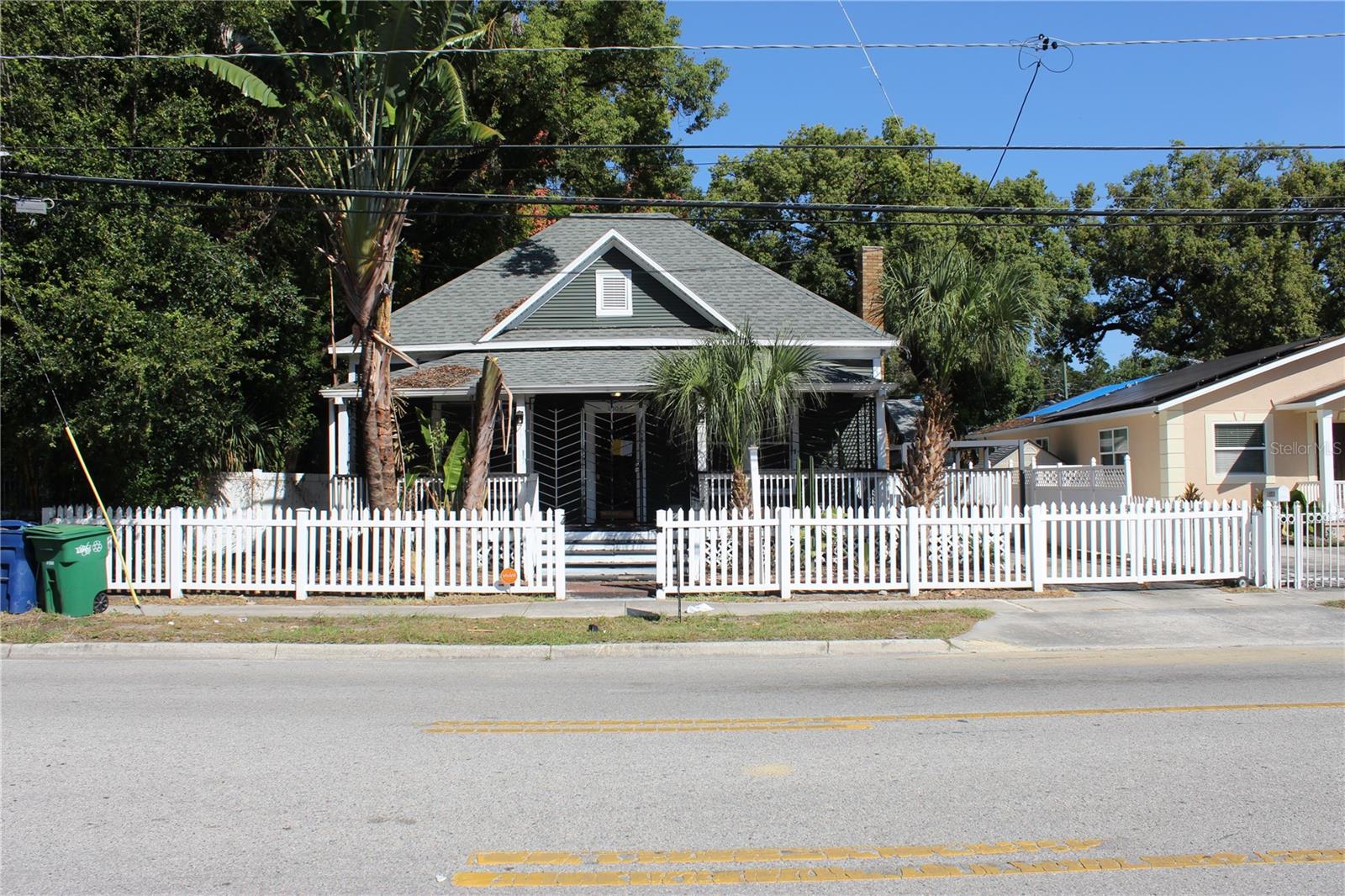 LA PALOMA - Residential Lease