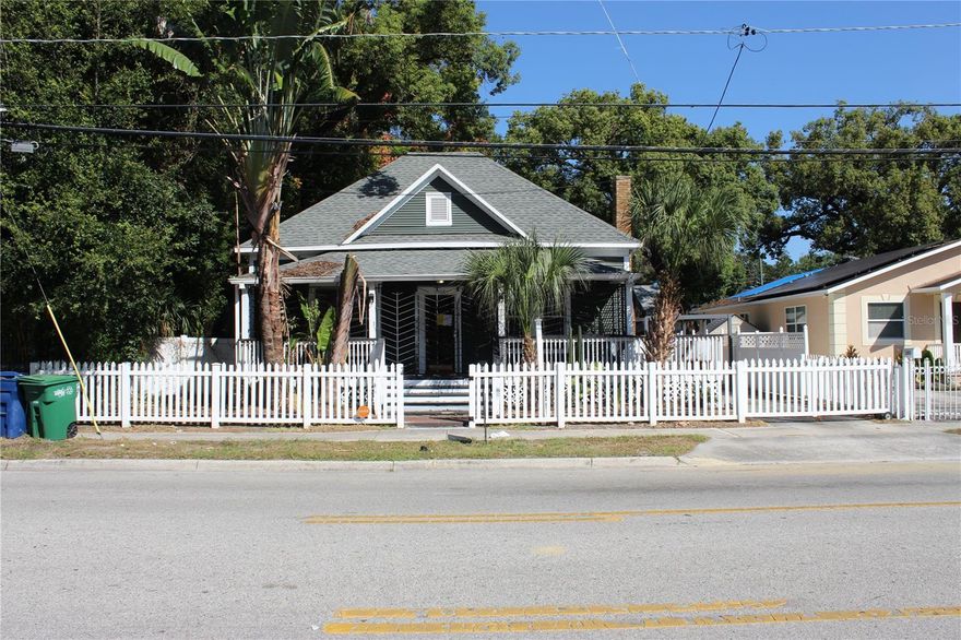 CHARMING 3 BEDROOM 1 BATH SINGLE STORY HOME!  CLOSE TO DOWNTOWN TAMPA.  BEAUTIFUL WOOD FLOORS, FAMILY ROOM/FORMAL DINING ROOM COMBO, EATING SPACE IN THE KITCHEN, REFRIGERATOR, MICROWAVE, DISHWASHER AND WASHER AND DRYER, FENCED YARD, AND LARGE PATIO WITH BUILT IN GRILL. LARGE FRONT PORCH. READY FOR IMMEDIATE MOVE IN
