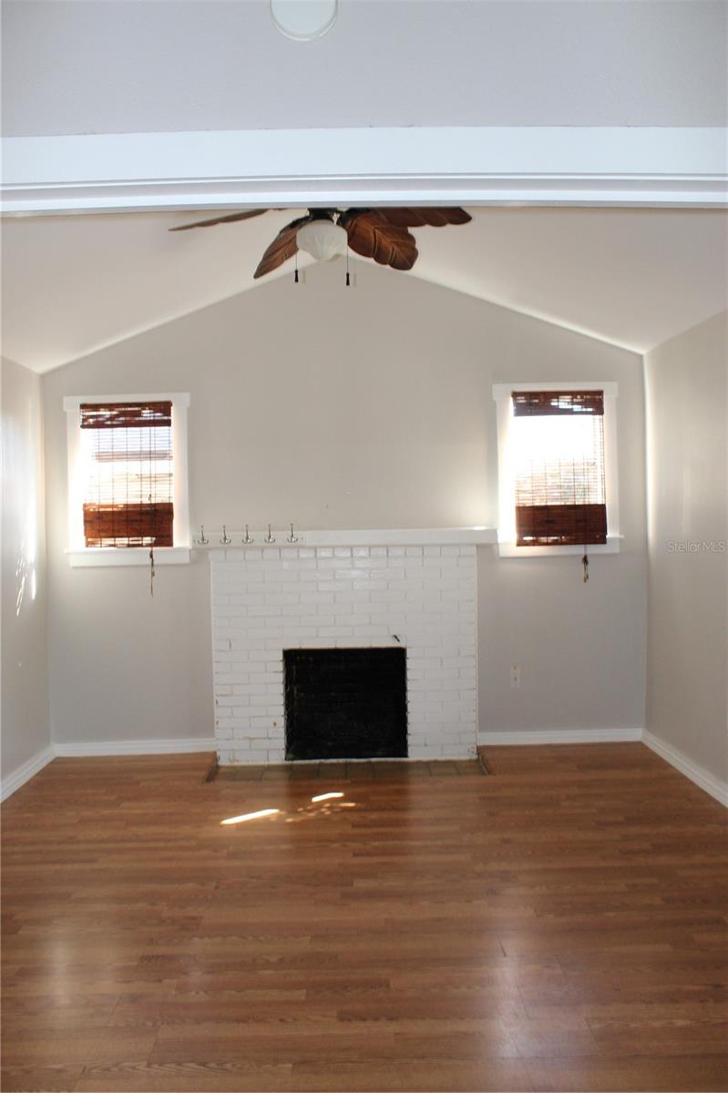 LA PALOMA - Residential Lease