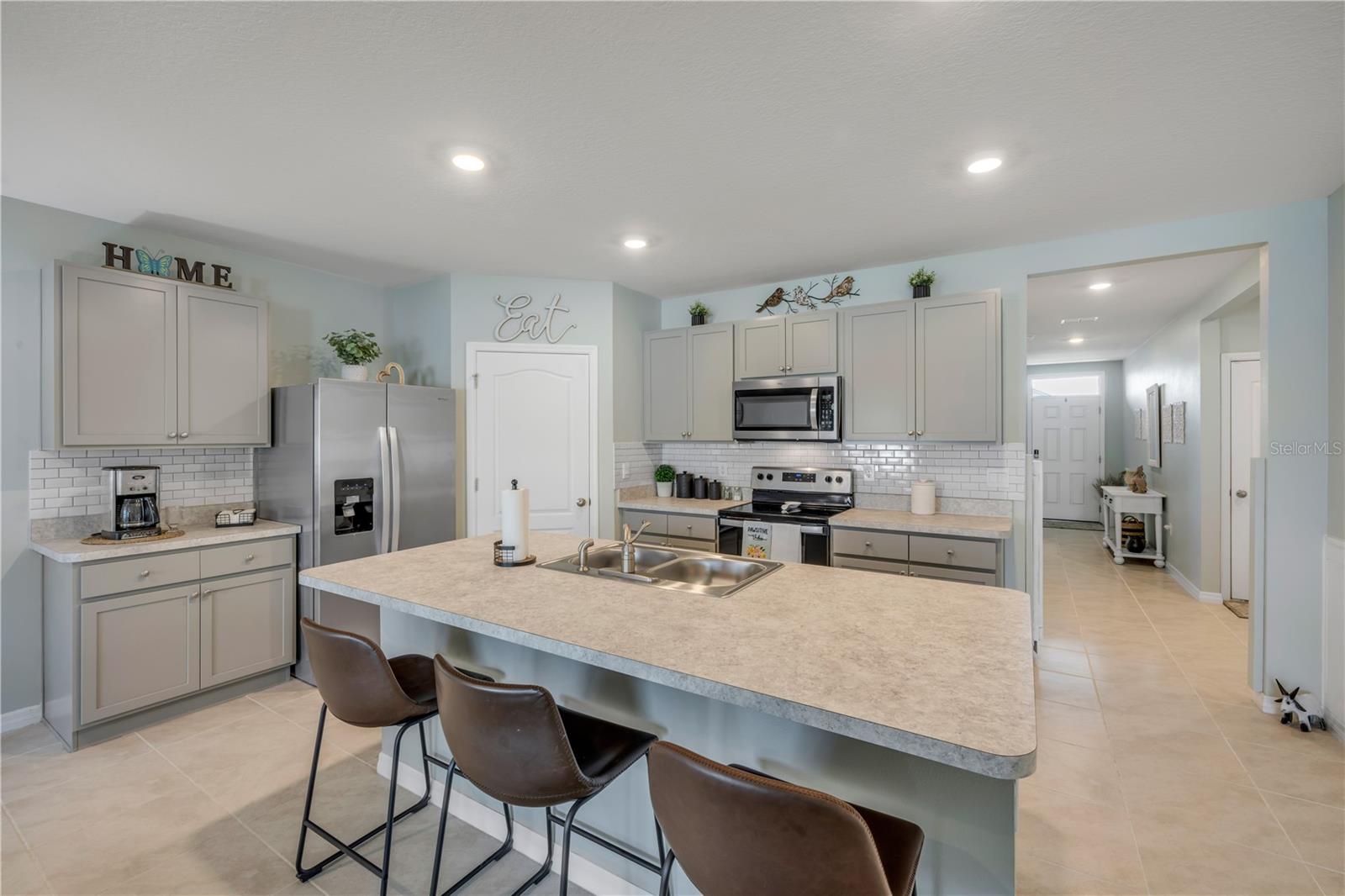 2733 NEVERLAND DRIVE