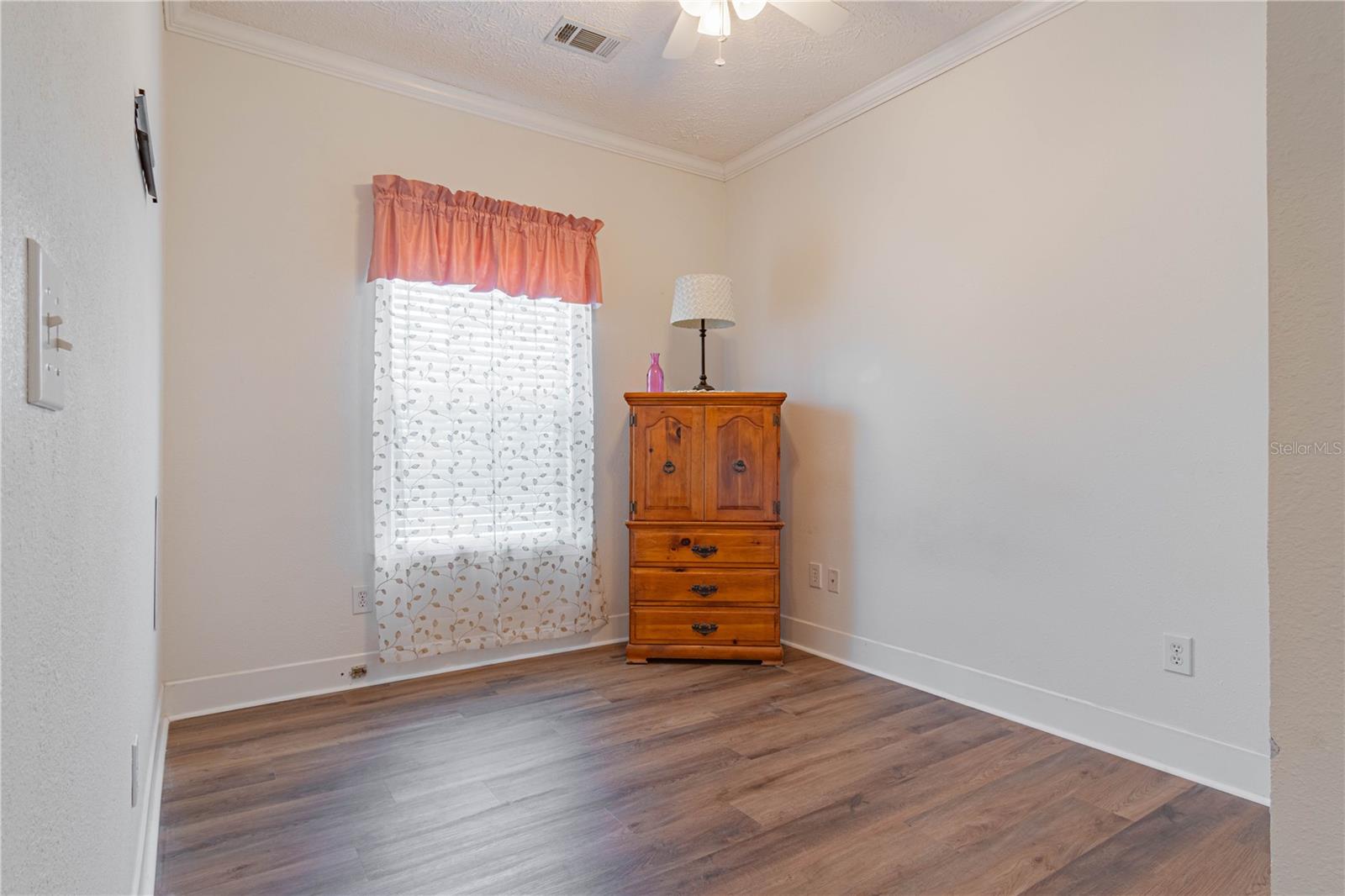 DERBY OAKS - Residential