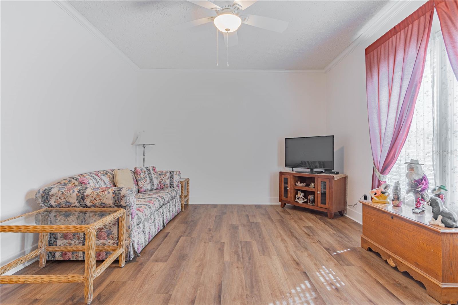 DERBY OAKS - Residential