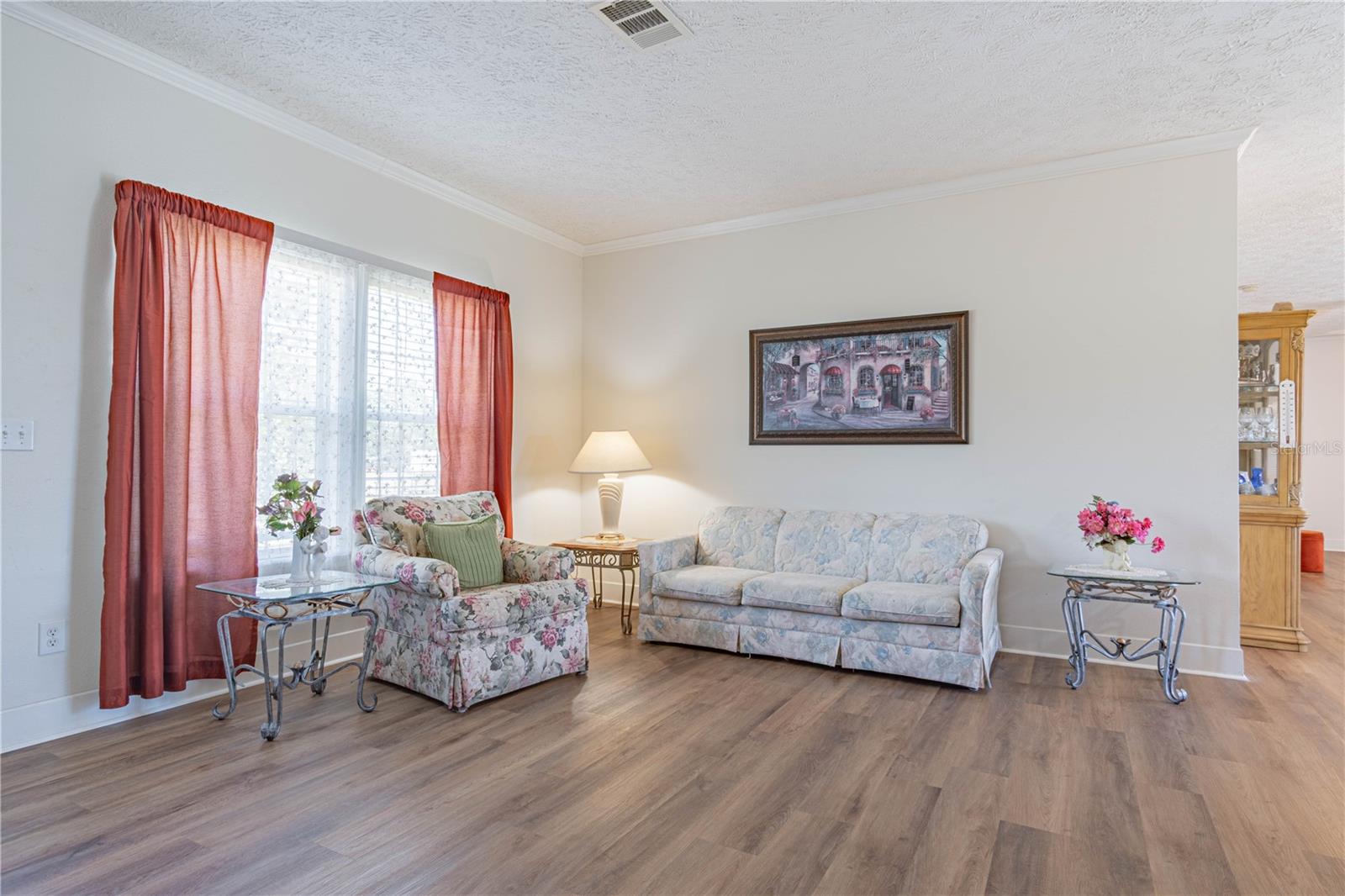 DERBY OAKS - Residential