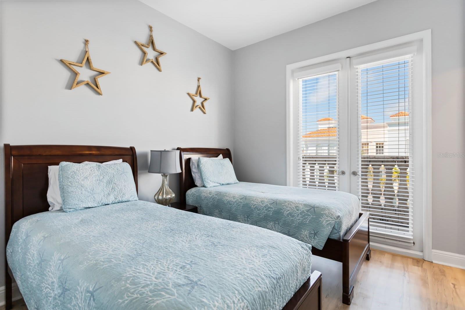 PARADISE COVE - Residential