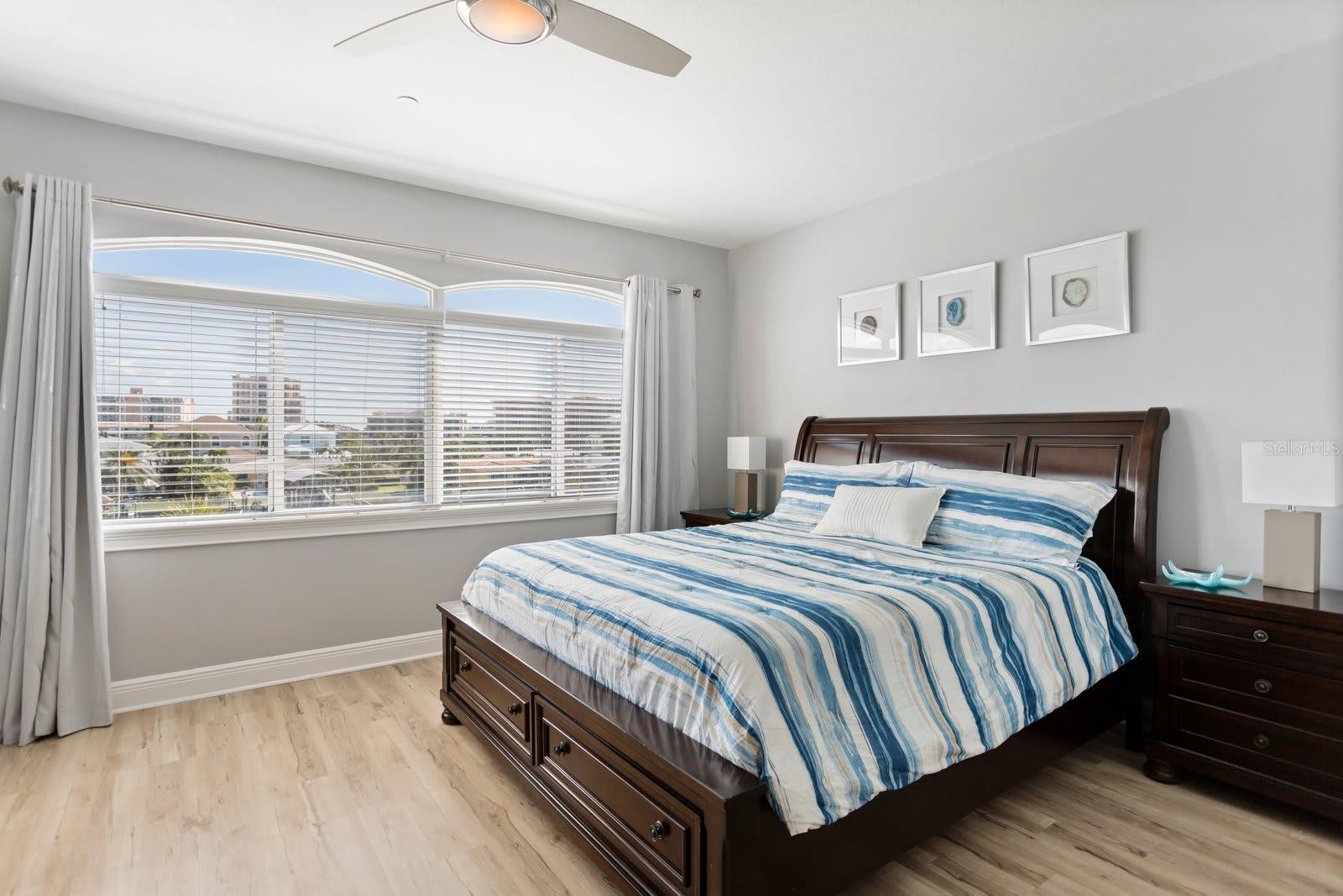 PARADISE COVE - Residential