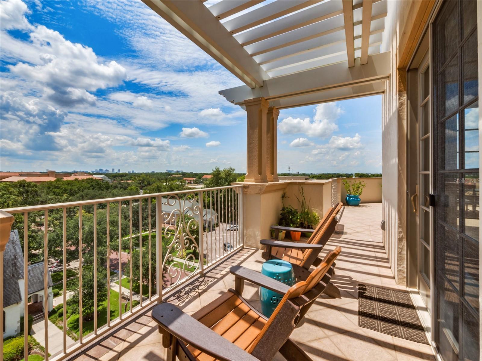 RESIDENCES CONDO - Residential