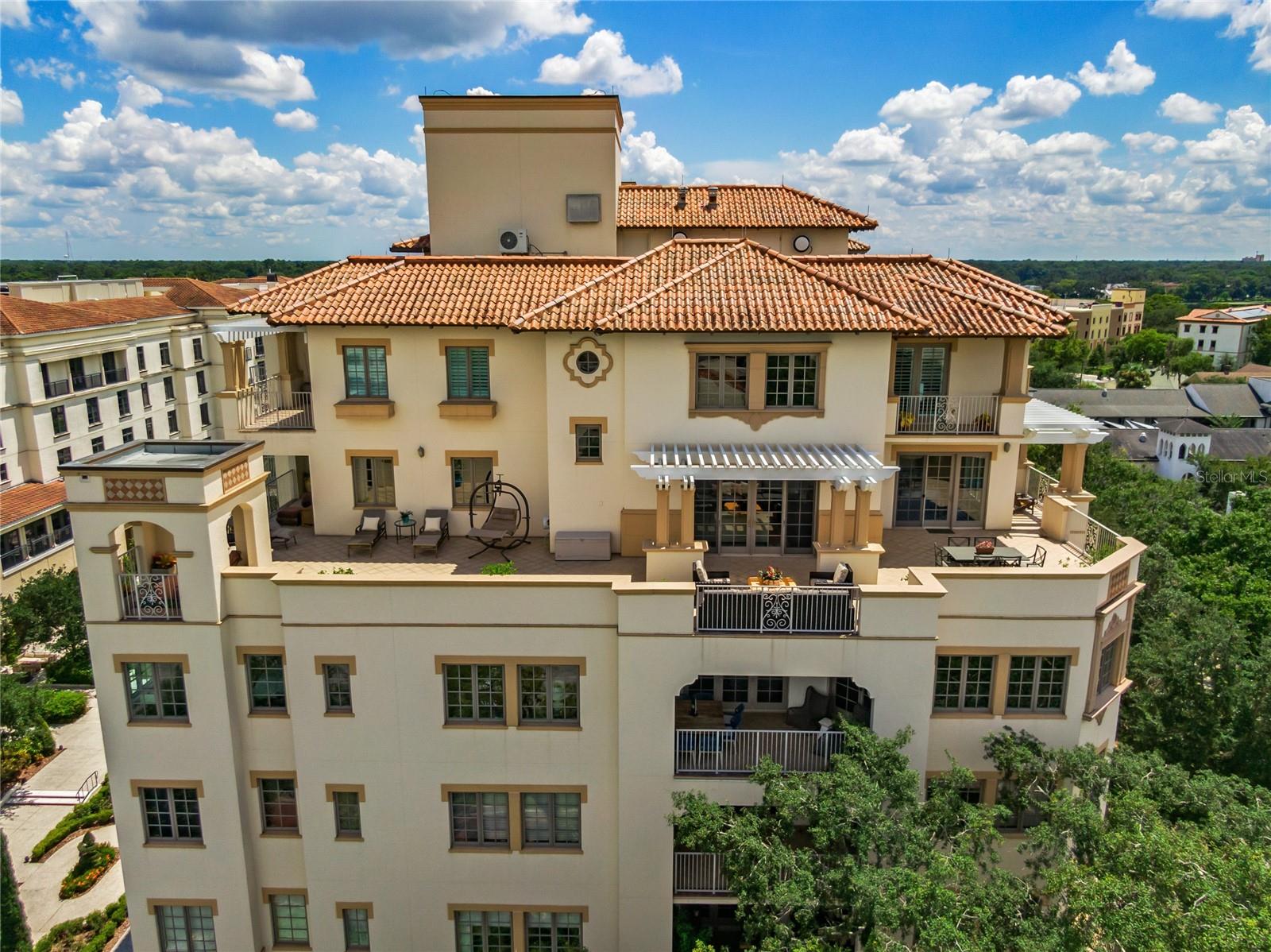 RESIDENCES CONDO - Residential