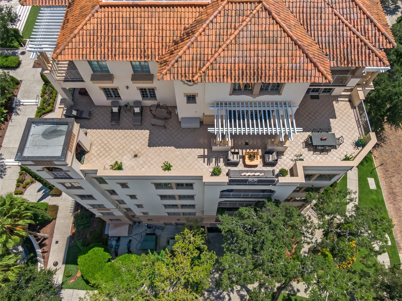 RESIDENCES CONDO - Residential