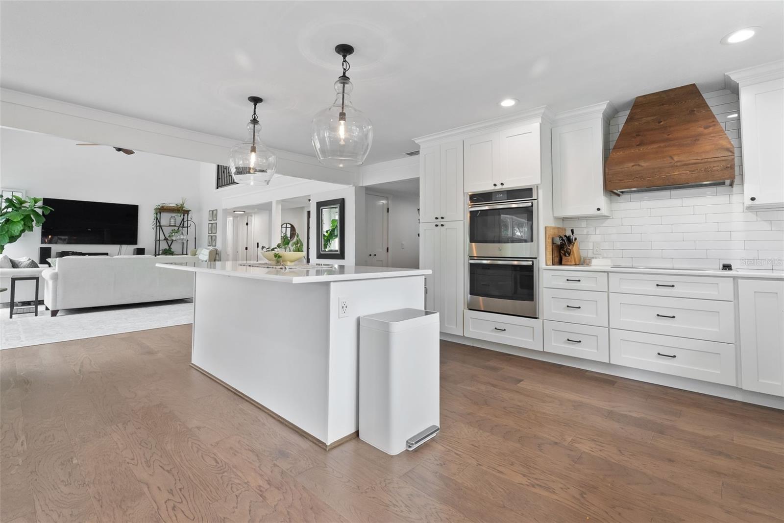 SHADOW BAY SPGS - Residential