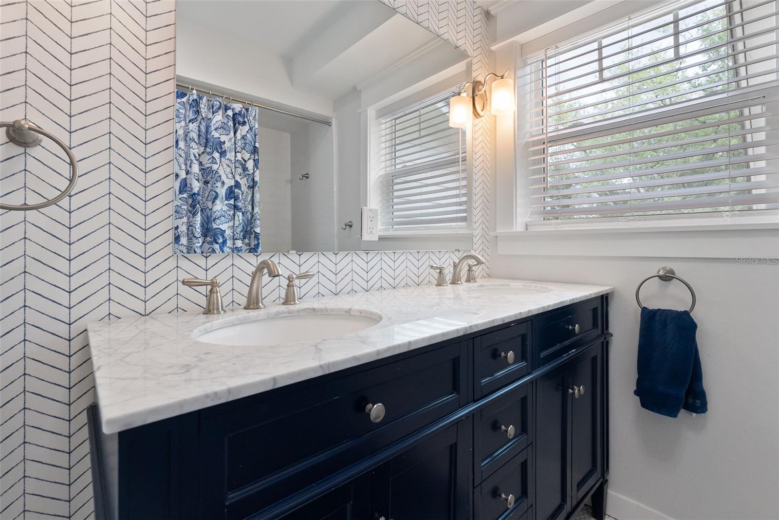 SHADOW BAY SPGS - Residential