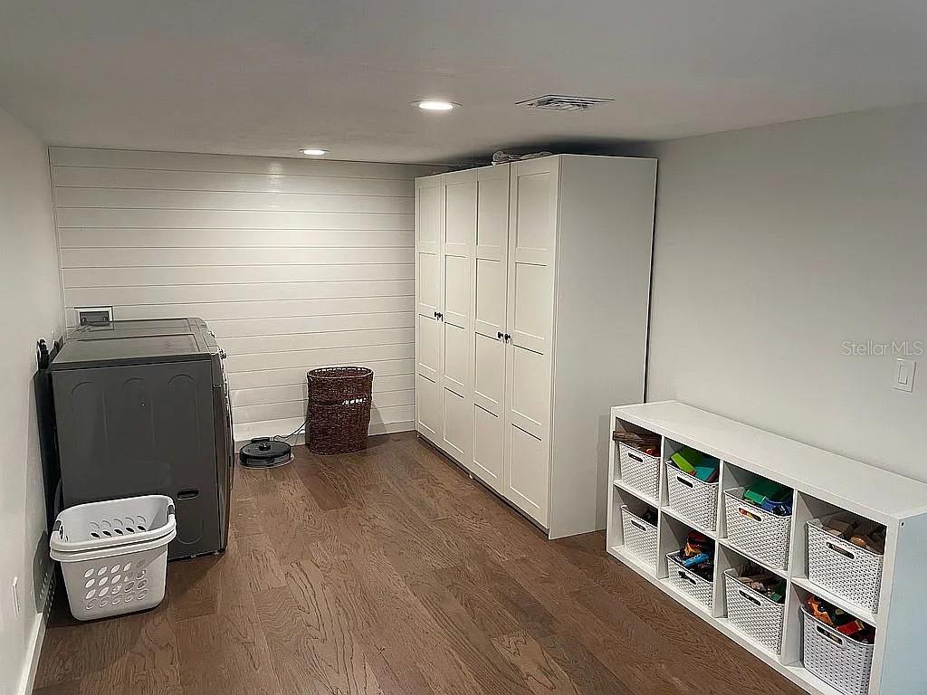 SHADOW BAY SPGS - Residential