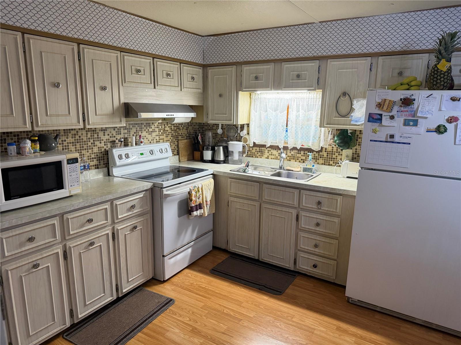 2044 HOYLE DRIVE
