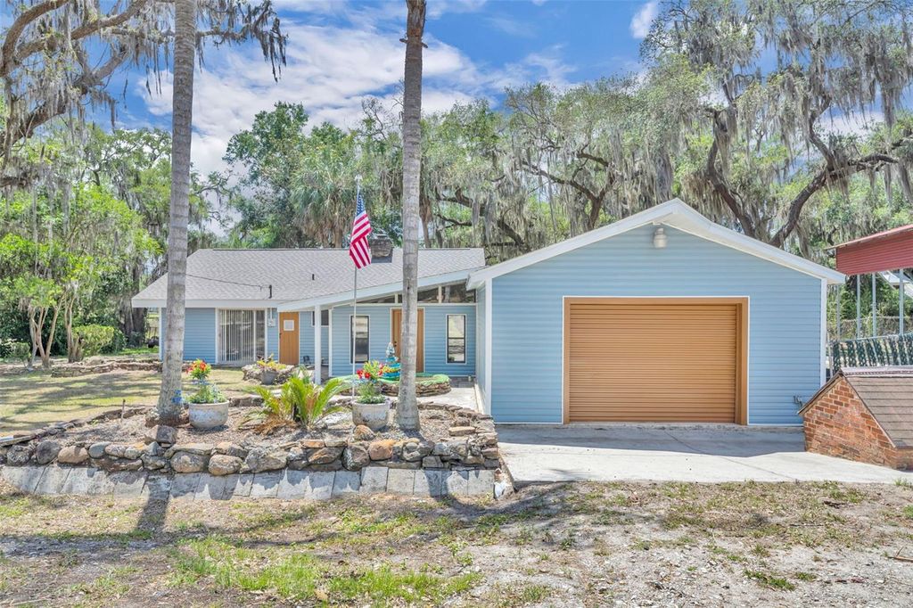 Photo of 13450 SE 105th Terrace, Ocklawaha, FL 32179 (MLS # G5111757)