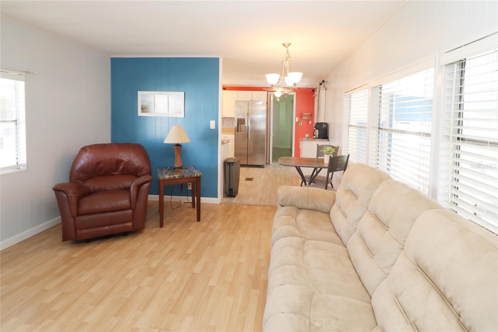 107 E SAINT JOHNS WAY