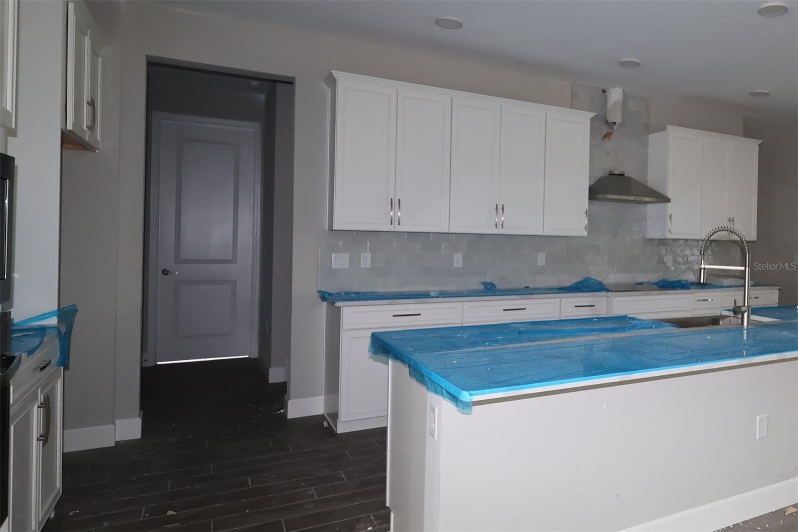 2747 RAVENCLIFFE