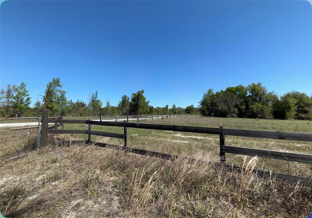 Photo of 9844 Poe Street, Leesburg, FL 34788 (MLS # G5110426)