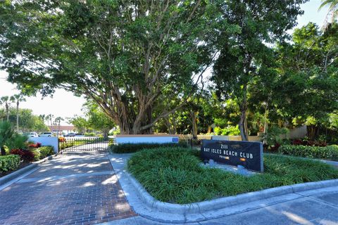 A home in LONGBOAT KEY