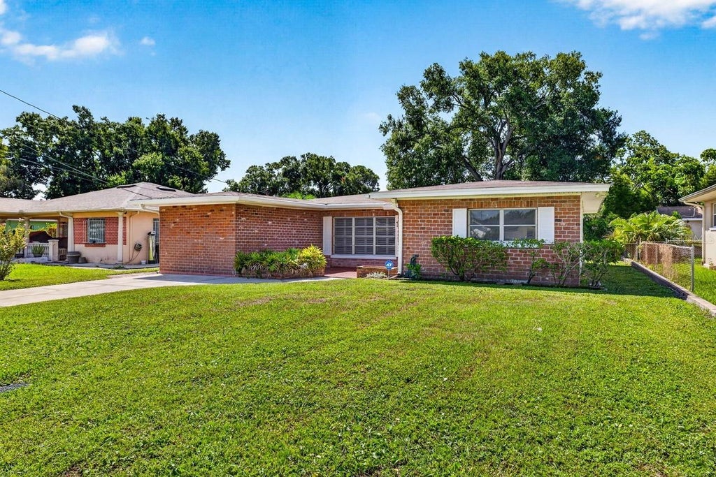 Photo of 1912 W Saint Isabel Street, Tampa, FL 33607 (MLS # TB8527070)
