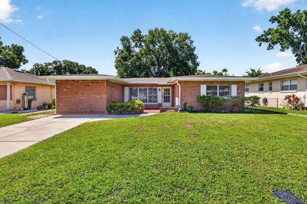Photo of 1912 W Saint Isabel Street, Tampa, FL 33607 (MLS # TB8527070)