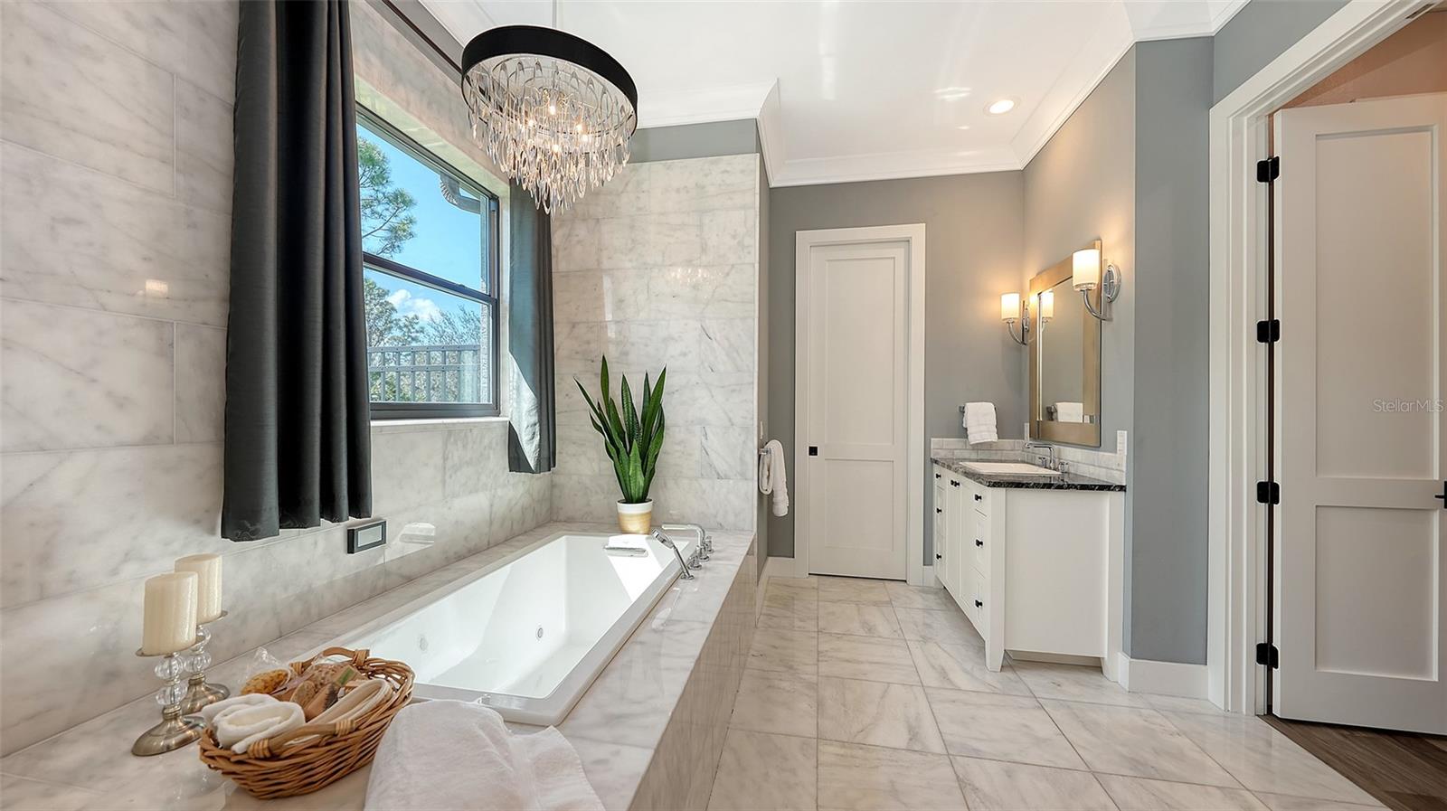 SADDLE CREEK - Residential