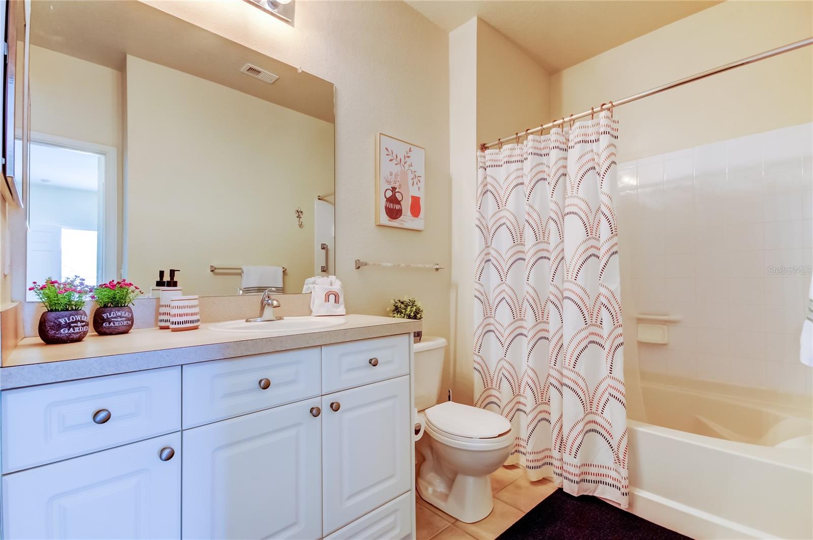 RESIDENCE AT RENAISSANCE - Residential Lease