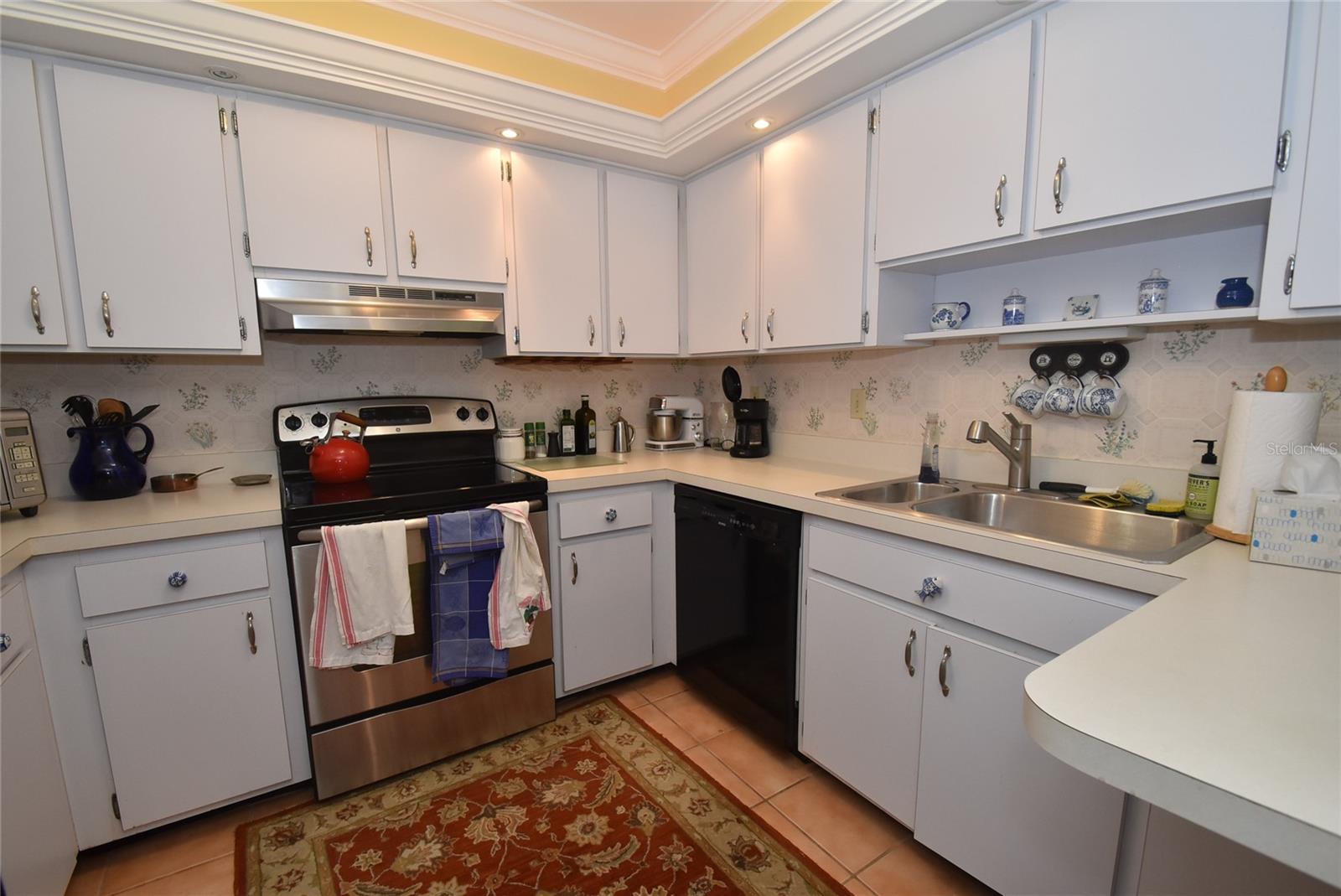 PELICAN COVE I - Residential Lease