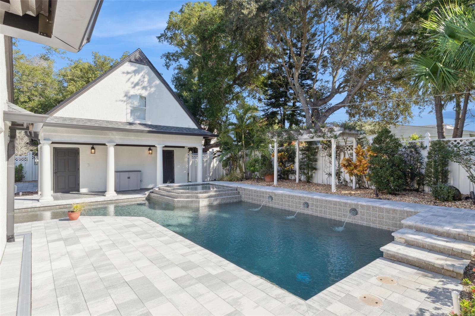 TANGERINE COURT - Residential