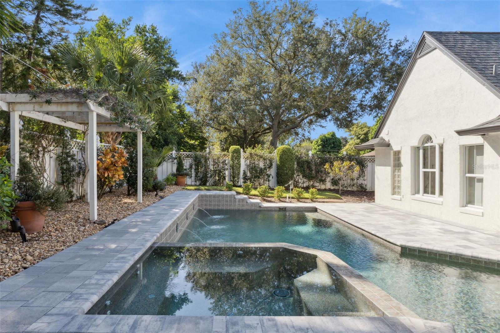 TANGERINE COURT - Residential