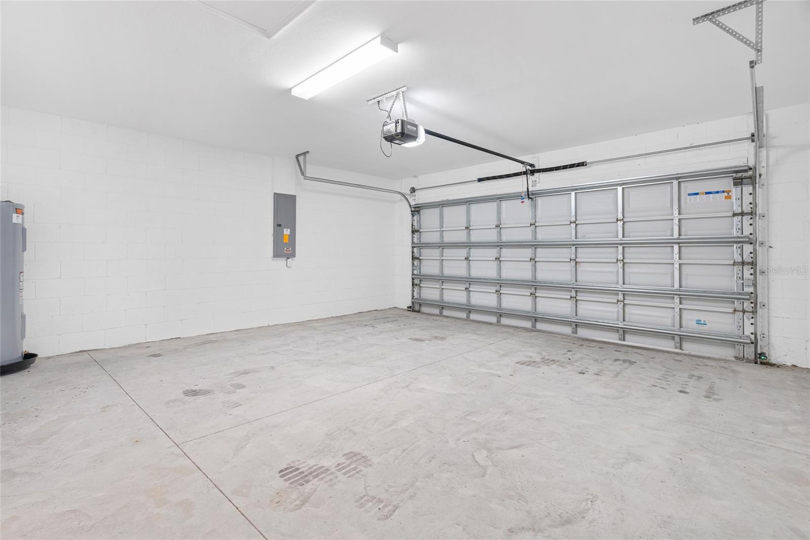 AVANTI/WATERSIDE - Residential Lease
