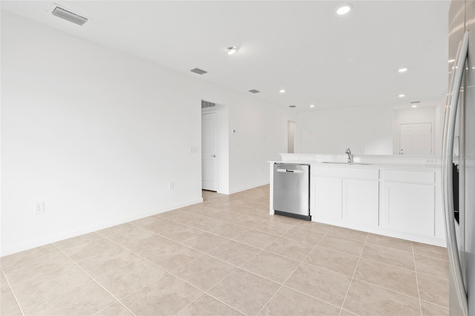 AVANTI/WATERSIDE - Residential Lease