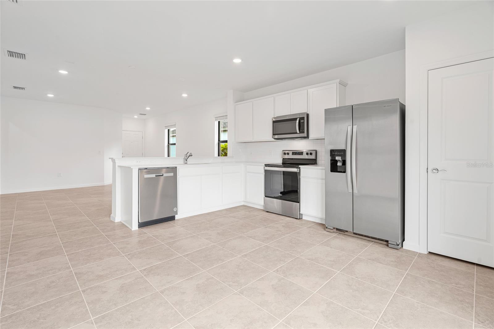 AVANTI/WATERSIDE - Residential Lease