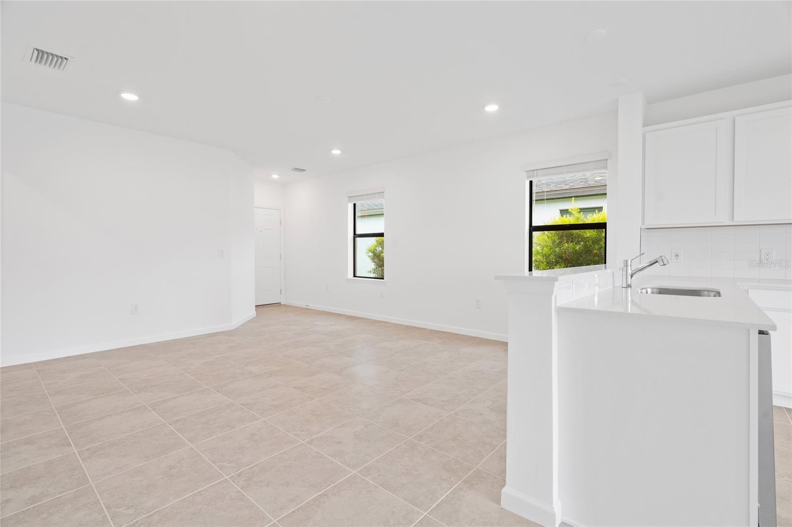 AVANTI/WATERSIDE - Residential Lease